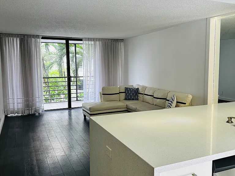 20400 W Country Club Dr #414 — Photo 1