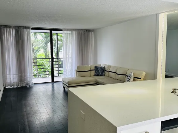 20400 W Country Club Dr APT 414, Aventura, FL 33180