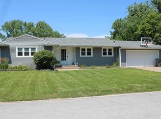 1516 Broadview Dr, Bettendorf, IA 52722