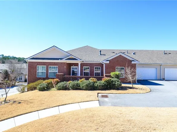 223 Villa Park Cir, Stone Mountain, GA 30087