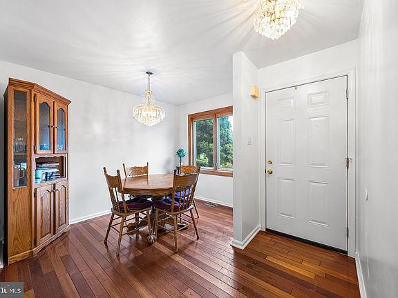 5th image of 621 Hillcrest Ct