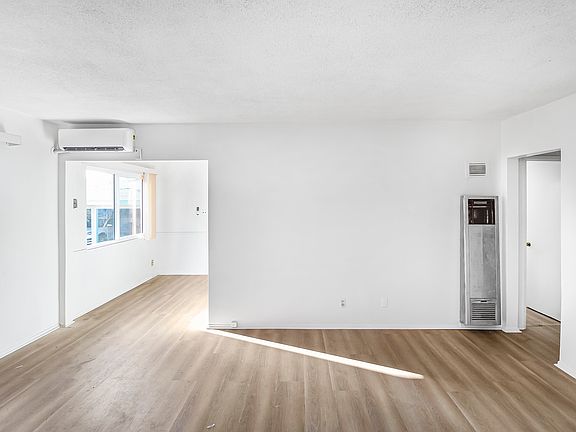 3rd image of 612 E Live Oak St APT C