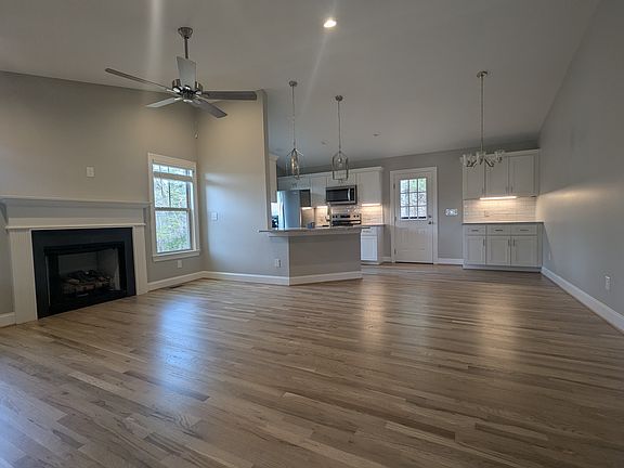 Open floorplan, living room, kitchen and breakfast nook