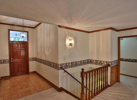 2nd image of 705 NE Jamestown Ct
