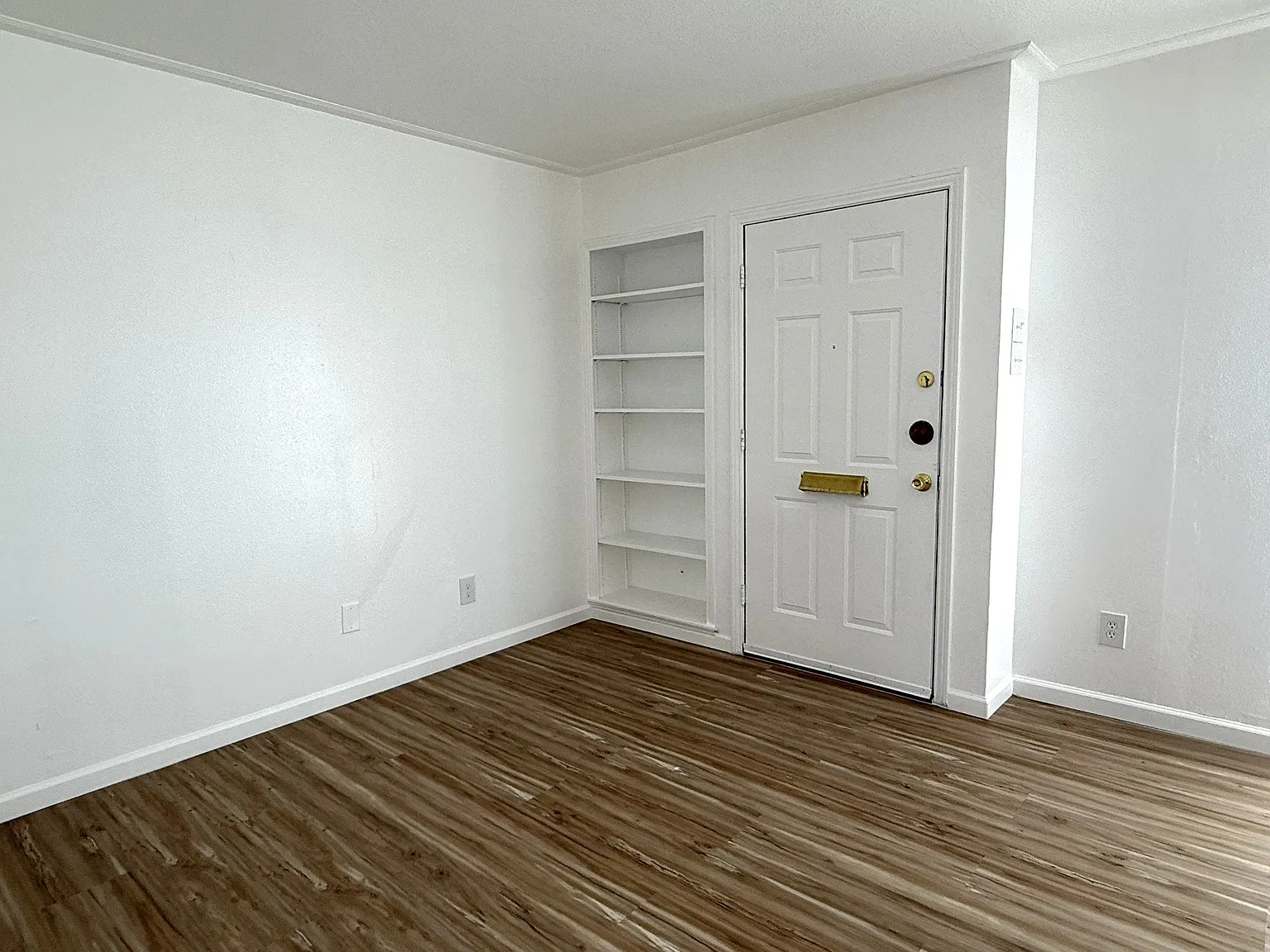 2 bed, 1037 sqft, $1,700 — Photo 3