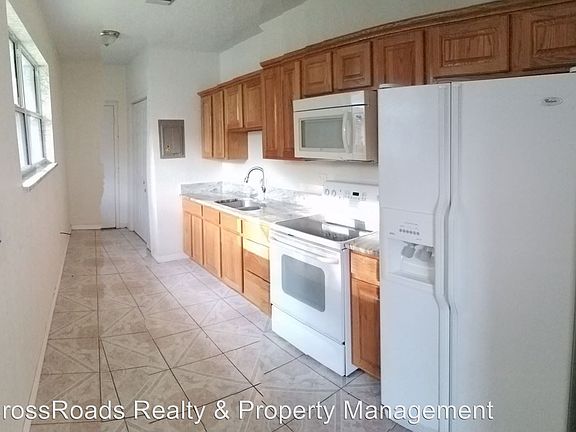 4th image of 50 NE 49th St APT F