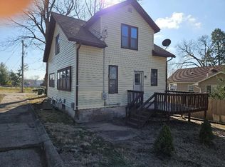 1206 S 18th St, Clinton, IA 52732
