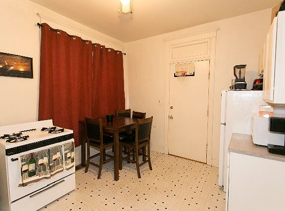 4th image of 1927 W Schiller St APT 1R