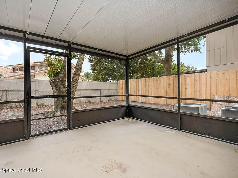 1911 Cashew Courtway — Photo 27
