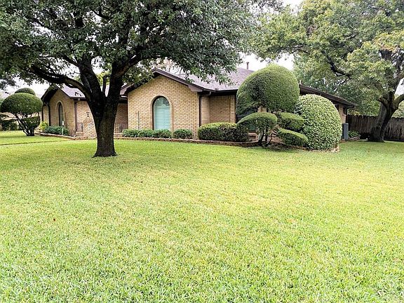 3rd image of 1901 Midcrest Dr