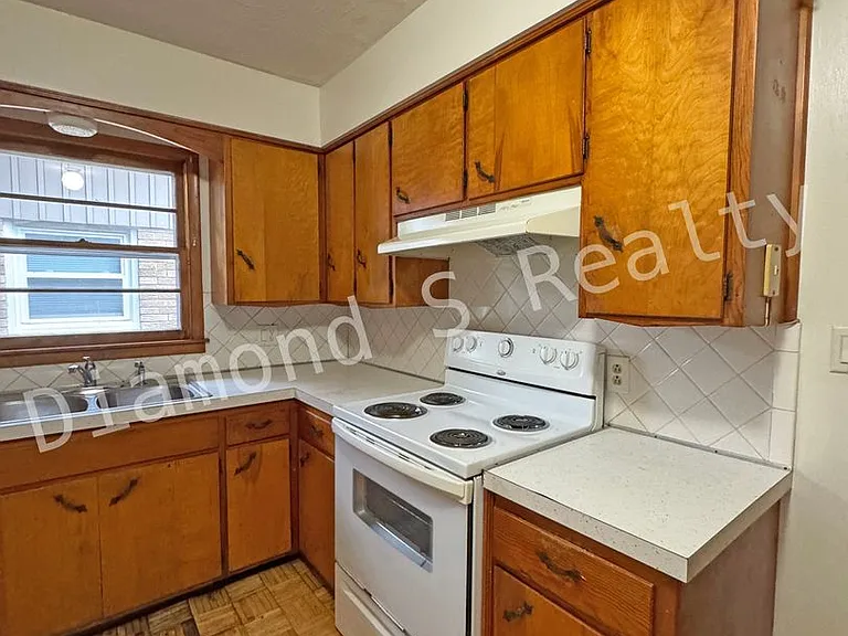 1924 E Turner St — Photo 6