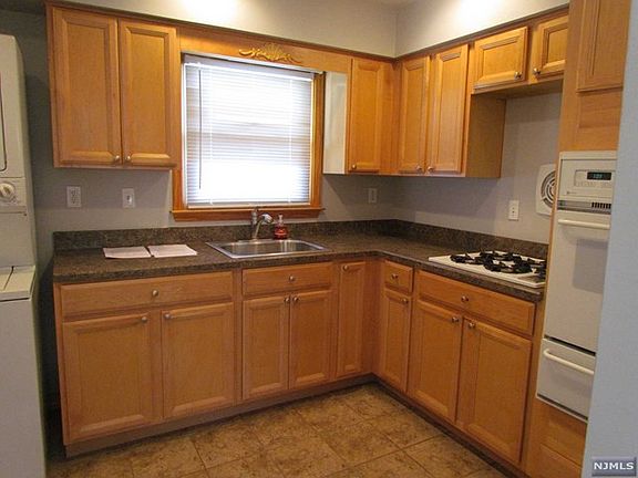 4th image of 327 Eagle St #2
