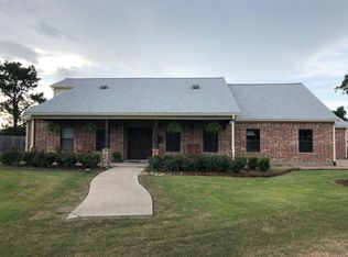 596 W Fisher St, Bellville, TX 77418