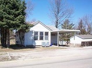 211 S 8th Ave, Vinton, IA 52349