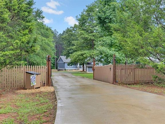 2nd image of 1511 Weaver Jones Rd