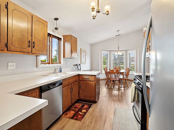5th image of 9834 Terrace Ct E APT E2