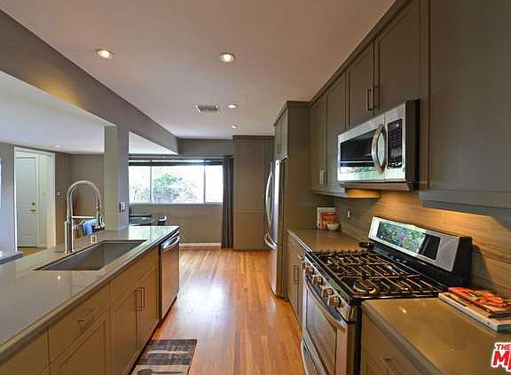 3rd image of 6923 Oak Park Ave