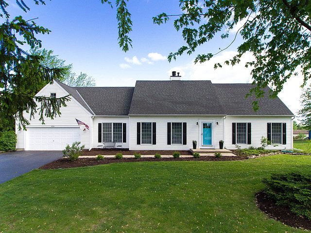 1st image of 686 Carriage Hill Ln