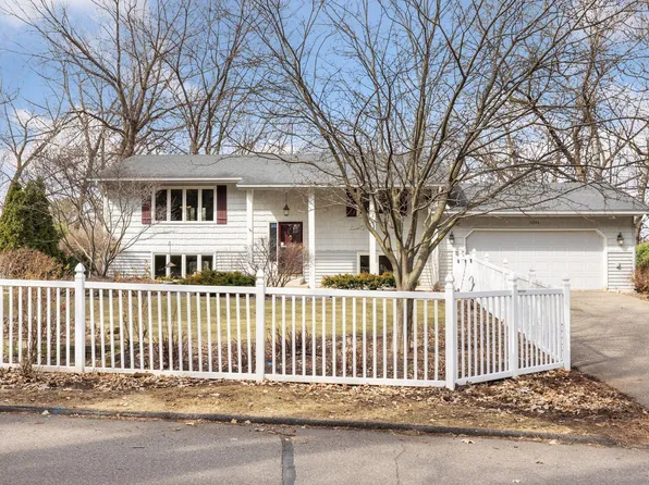 4304 Camelot Dr, Minnetonka, MN 55345