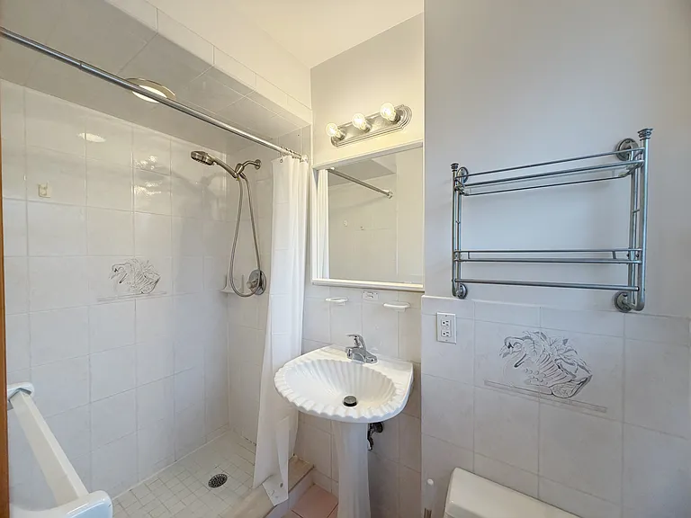 1622 John St #2 — Photo 5