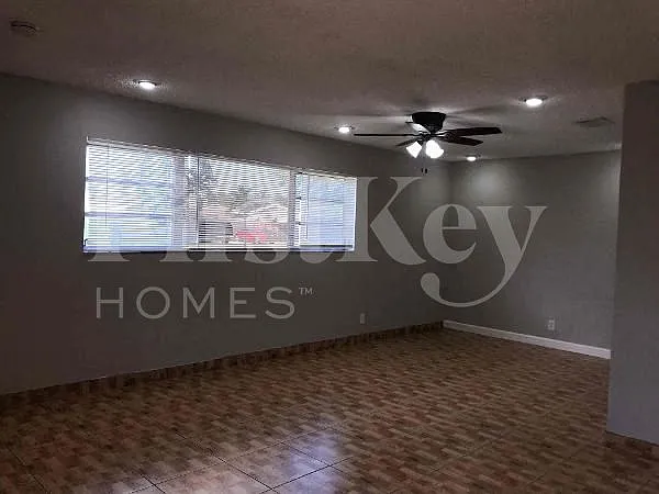 4 bed, 2.0 bath, 1491 sqft, $2,535 — Photo 3