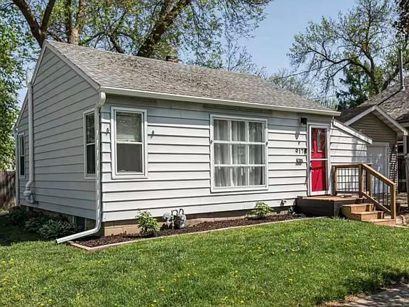 2nd image of 917 3rd St NE