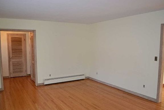 3rd image of 11 Porter Pl