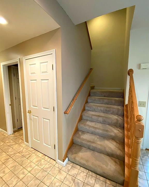 132 Stratford Ln, photo 11