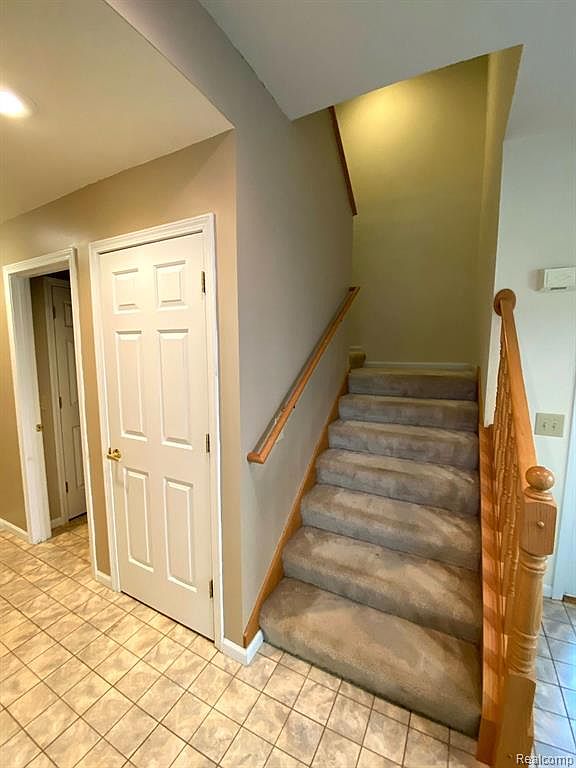 132 Stratford Ln, photo 11