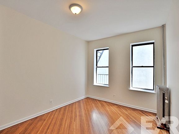 4th image of 260 Gates Ave #D3
