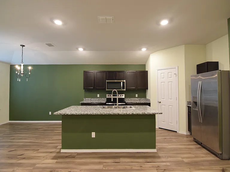 749 Jersey Ct — Photo 5