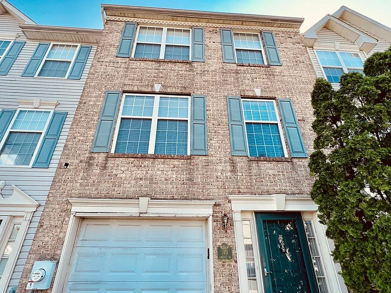 140 Couples Dr — Photo 1