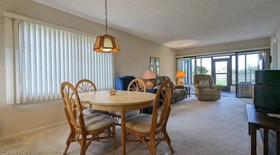 2 bed, 2.0 bath, 1006 sqft, $1,000 — Photo 3
