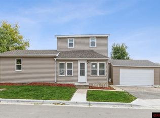 208 S 3rd St, Henderson, MN 56044