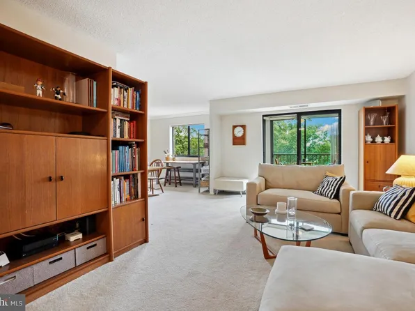5904 Mount Eagle Dr APT 416, Alexandria, VA 22303