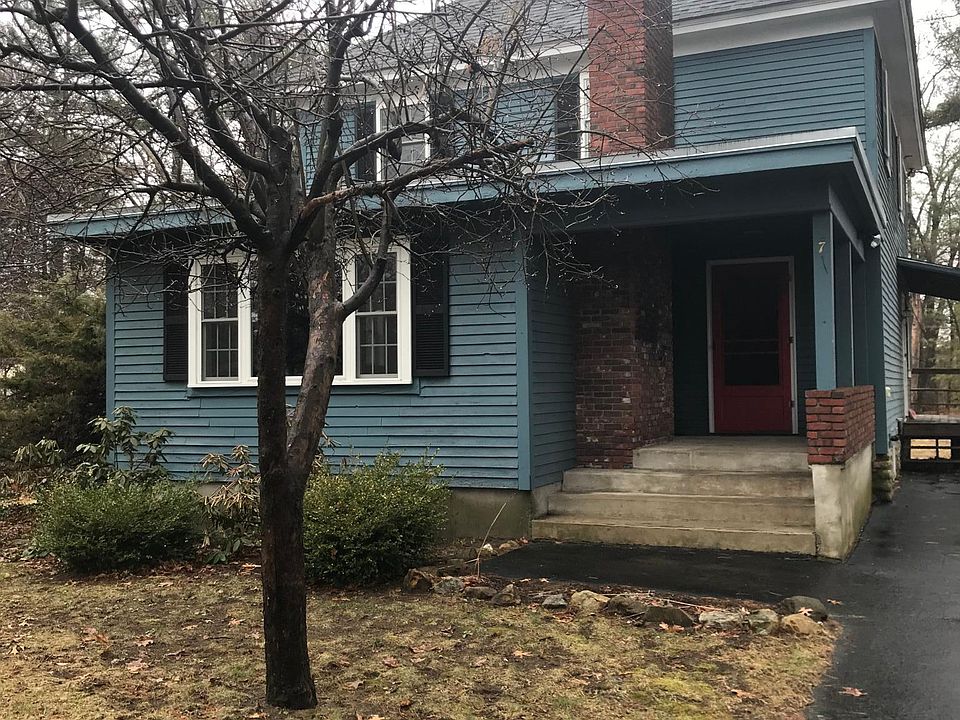 Well maintained 4 bedroom home in country setting