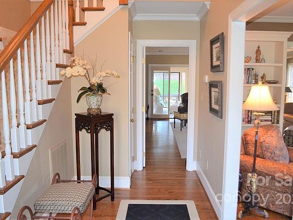 3rd image of 3923 Windwood Cir