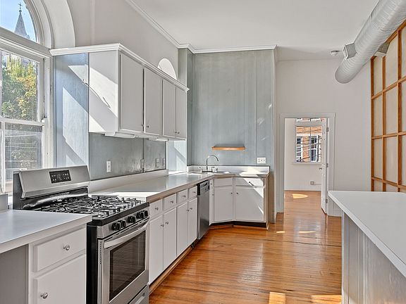 4th image of 1622 Vine St #23