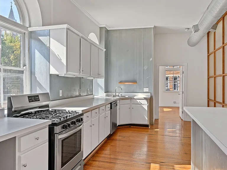 1622 Vine St — Photo 4