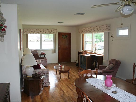 4th image of 12 Mount Nebo Ln