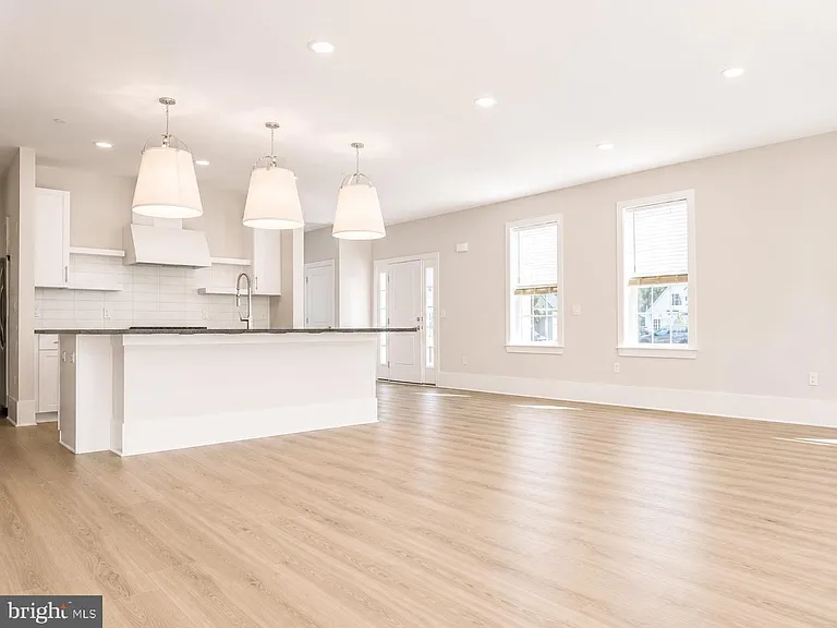 2906 Justin Dr — Photo 3