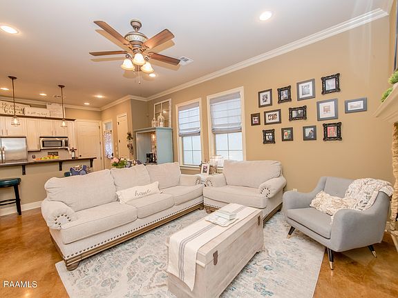 5th image of 123 Villa Park Ln