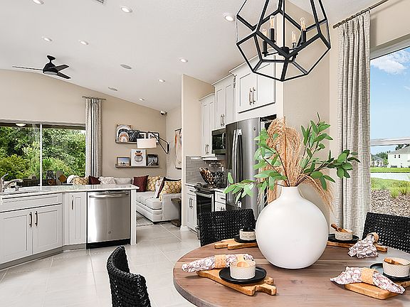 3rd image of 33806 Astoria Cir
