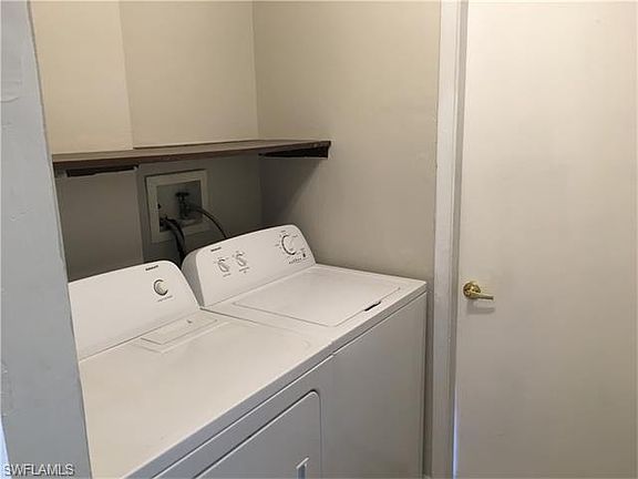 4th image of 716 Carbon St E