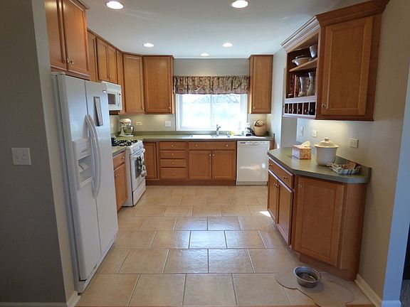 3rd image of 821 S Sheridan Dr