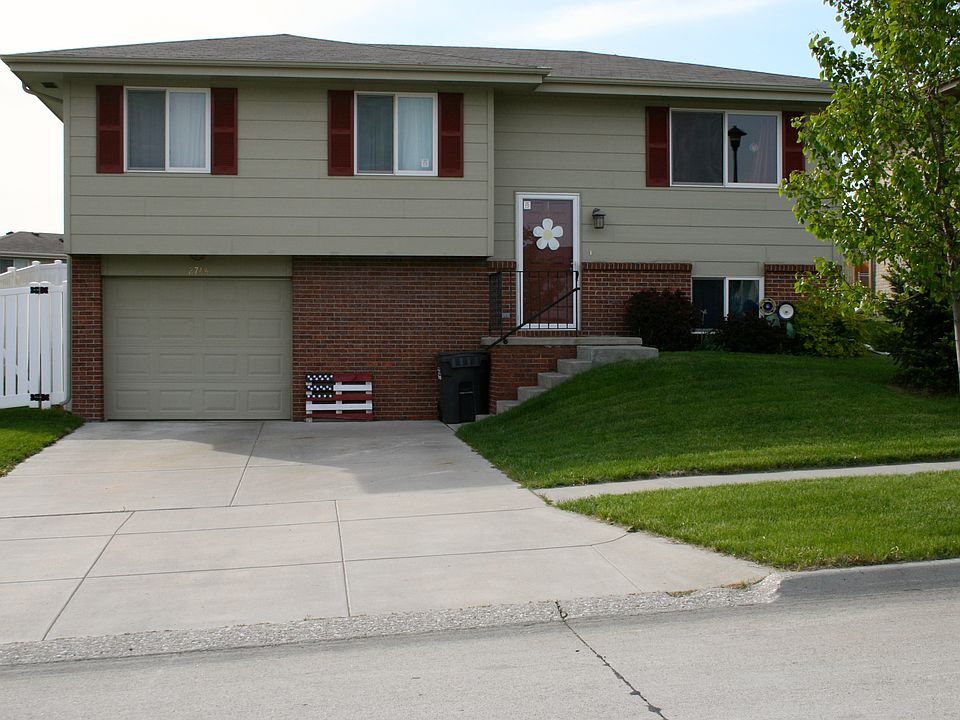 1st image of 2744 NW Columbine Dr