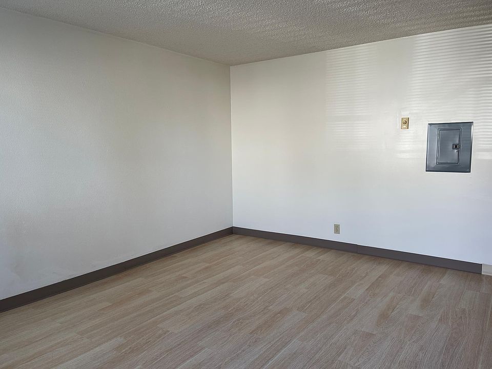 1st image of 2357 W Plymouth St APT 3