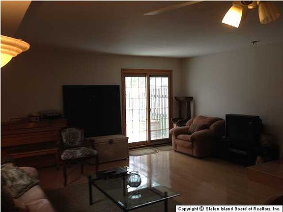 4th image of 20 Caswell Ln