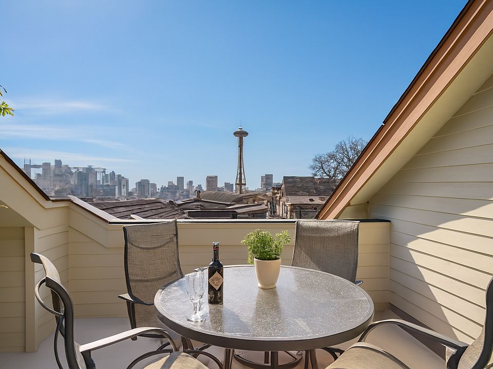 Private rooftop deck