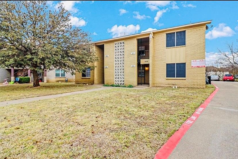 1st image of 208 Alpine Ct #208